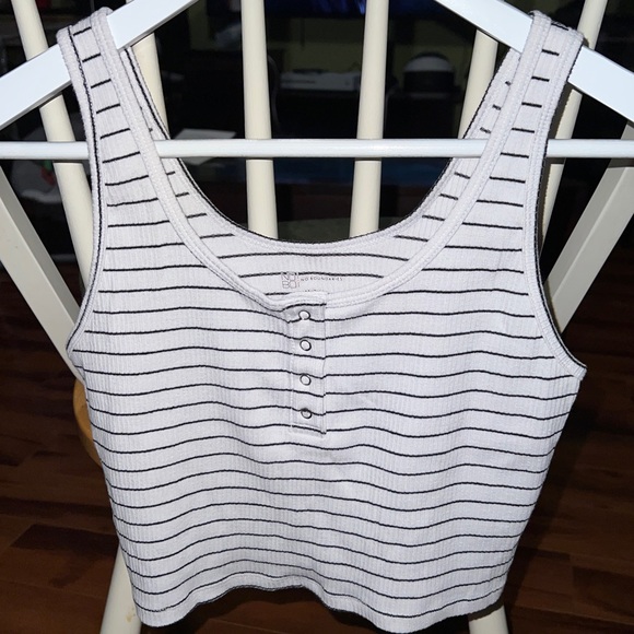 White & Black Cropped Cami - Picture 1 of 2